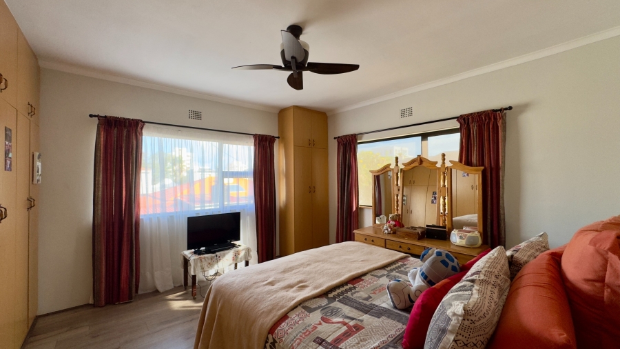 5 Bedroom Property for Sale in Strand North Western Cape